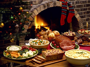 новый год, праздничный стол, еда, блюда, мясо, камин, елка, носки
